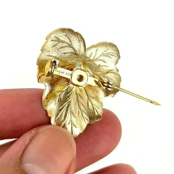 VTG Sarah Coventry Gold Tone Pearl Center Leaf Brooch Leaves Pin Signed Jewelry - Picture 4 of 8
